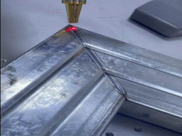 小型焊接機器人的焊縫跟蹤功能 小型焊接機器人