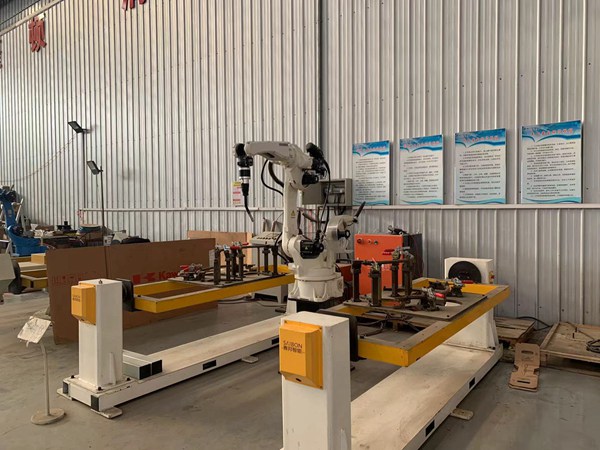 鋼結(jié)構(gòu)自動焊接機(jī)器人廠家 鋼結(jié)構(gòu)焊接機(jī)器人展示