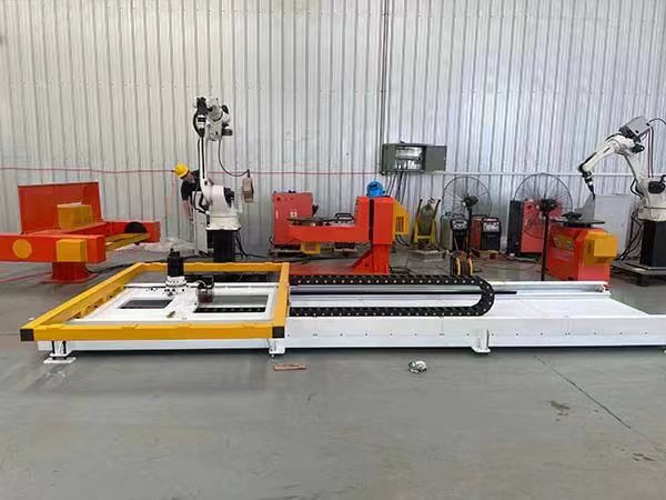 青島賽邦生產(chǎn)的自動焊接生產(chǎn)線展示