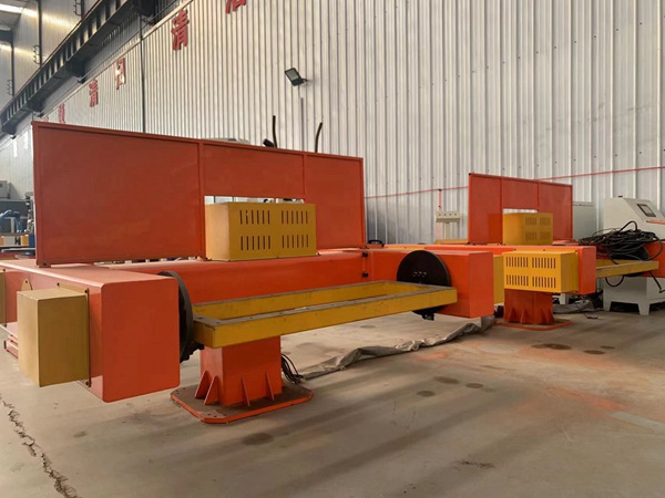 青島賽邦生產(chǎn)的焊接變位機展示