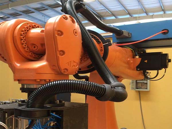 自動焊接機器人在企業生產線的優勢 自動焊接機器人在企業生產線的優勢