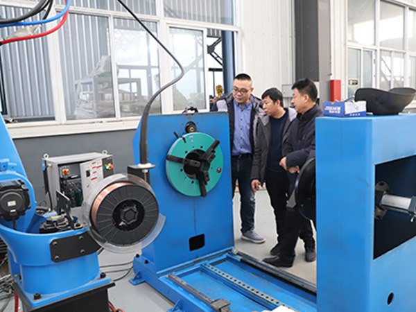 自動焊接設(shè)備幫助提高焊接效率 自動焊接設(shè)備幫助提高焊接效率