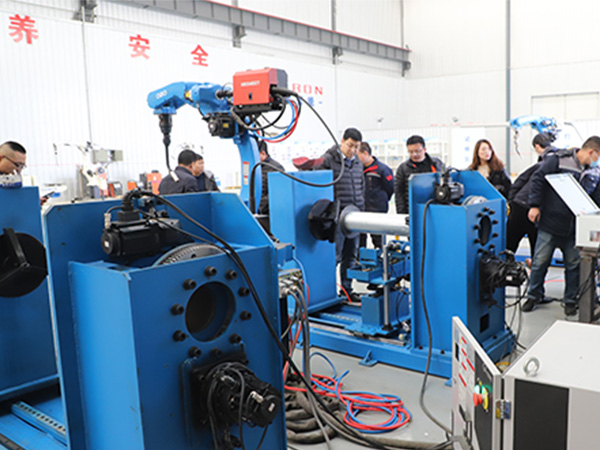 焊接機器人是如何實現自動化焊接操作的？