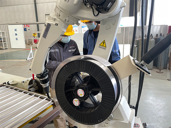 工業焊接機器人的作業場所應該采取什么安全措施？