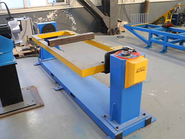 工業(yè)焊接機(jī)器人翻轉(zhuǎn)機(jī)有什么作用？