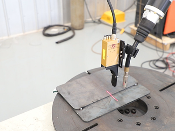 自動(dòng)化焊機(jī)自動(dòng)尋縫的工作過(guò)程 自動(dòng)化焊機(jī)自動(dòng)尋縫的工作過(guò)程