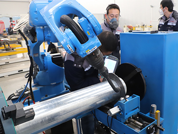 全自動點焊機器人會代替傳統焊接嗎？