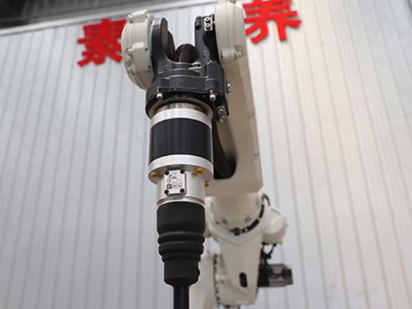 焊接機器人在操作前需要檢查焊機 焊接機器人在操作前需要檢查焊機