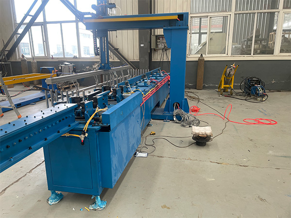 廠家使用焊接機(jī)器人如何選擇正確的焊接工藝？